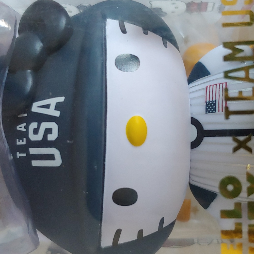 🇺🇸Olympic Hello Kitty USA Baseball Collectible kidrobot figurine - Picture 1 of 6